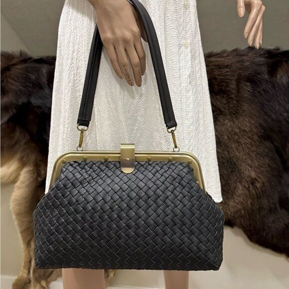 Black Premium Woven Cowhide Retro Metal Frame & Push Lock Handbag, Crossbody - Picture 6 of 16